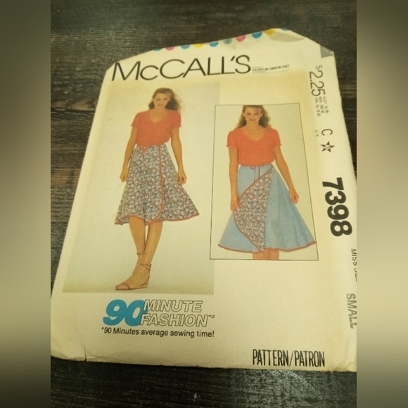 Vintage McCall's Sewing Pattern 7398 Women's Reversible Skirt Size Small 80s - Picture 1 of 2